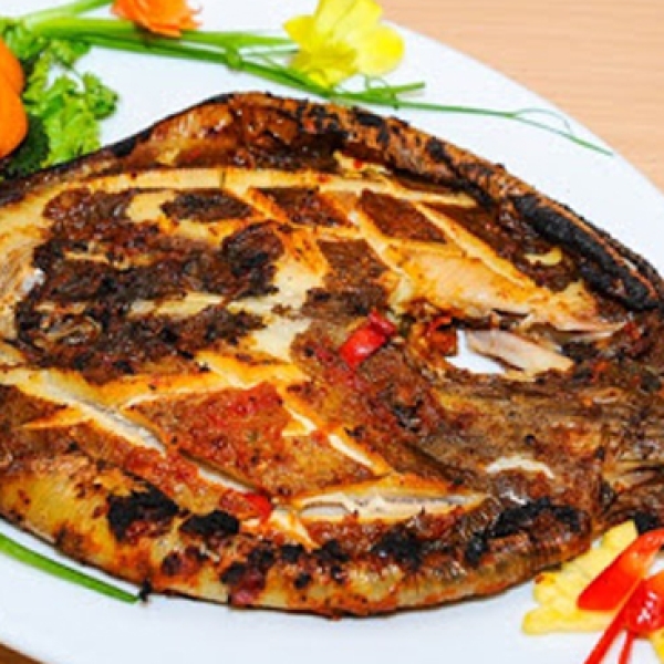 Cá đuối nghệ sao xanh nướng muối ớt