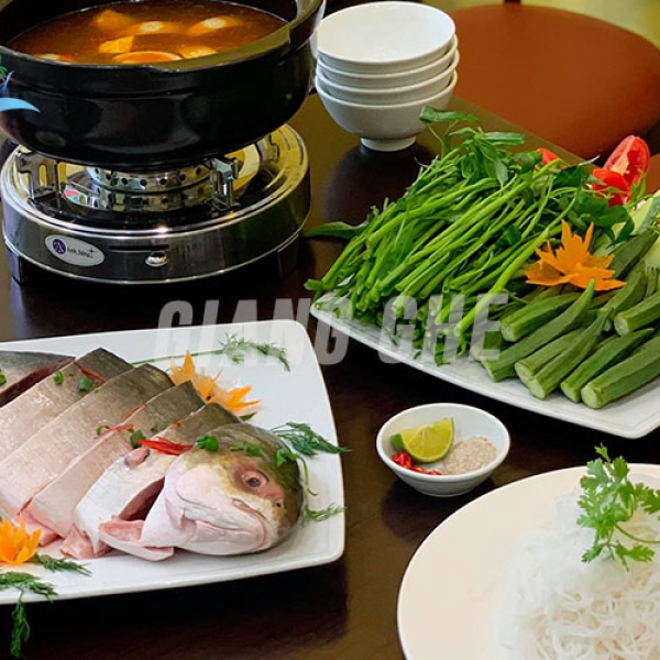 Cá chim trắng lẩu măng chua