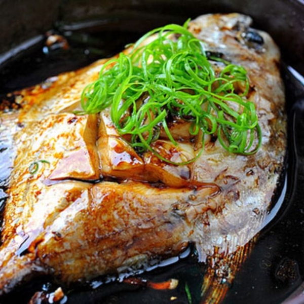 Cá chim trắng hấp hồng kông