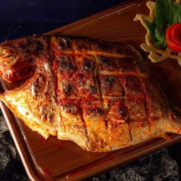 Cá chim trắng nướng muối ớt