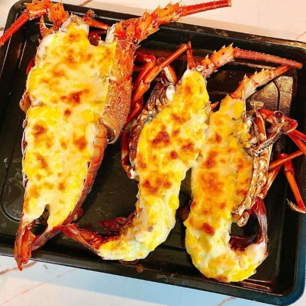 Tôm hùm sốt trứng muối