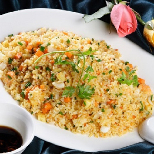 CƠM CHIÊN CÁ MẶN GÀ XÉ 