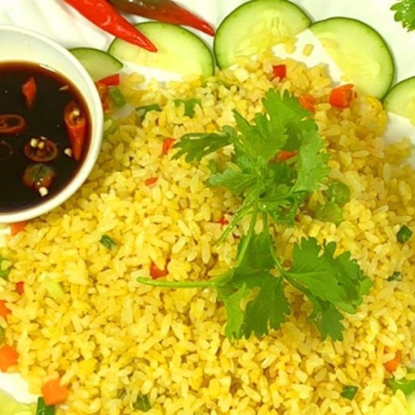 CƠM CHIÊN TỎI TRỨNG 