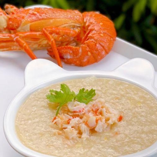 Tôm hùm nấu cháo đậu xanh