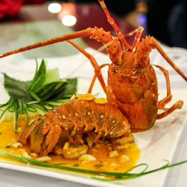 Tôm hùm sốt bơ bắp