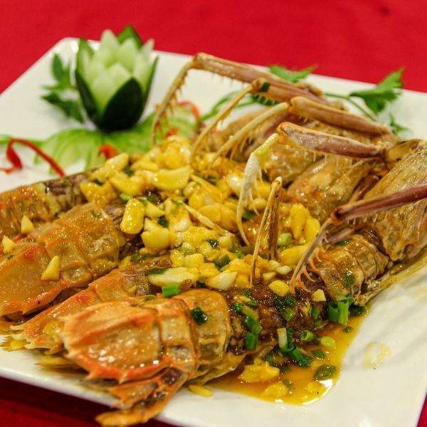 Tôm tít sốt trứng muối