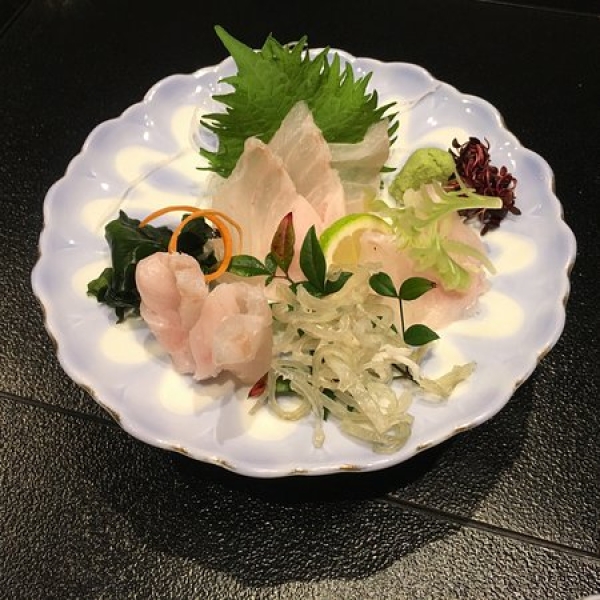 Cá mú đen sashimi