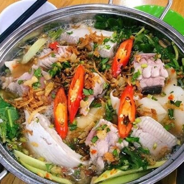 Cá đuối nghệ sao xanh lẩu măng chua