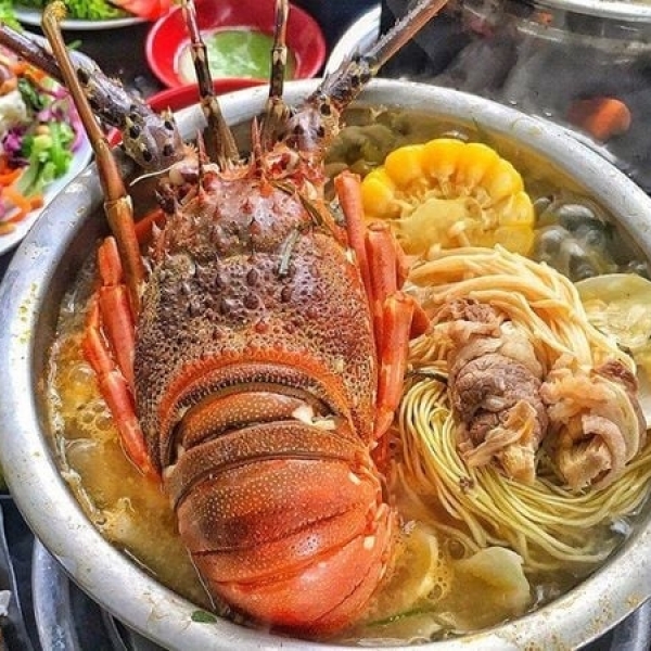 Tôm hùm lẩu bầu