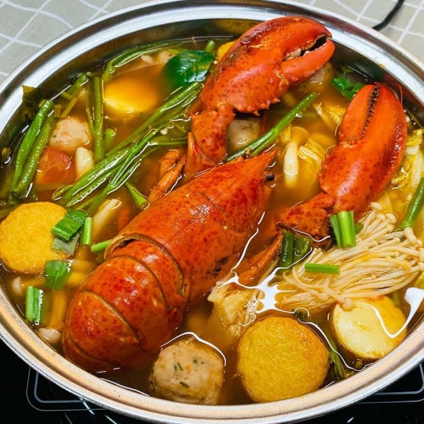 Tôm hùm Alaska nấu lẩu bầu