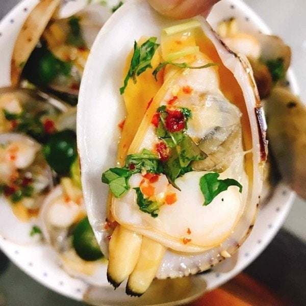 Ngao 2 còi xào lá quế