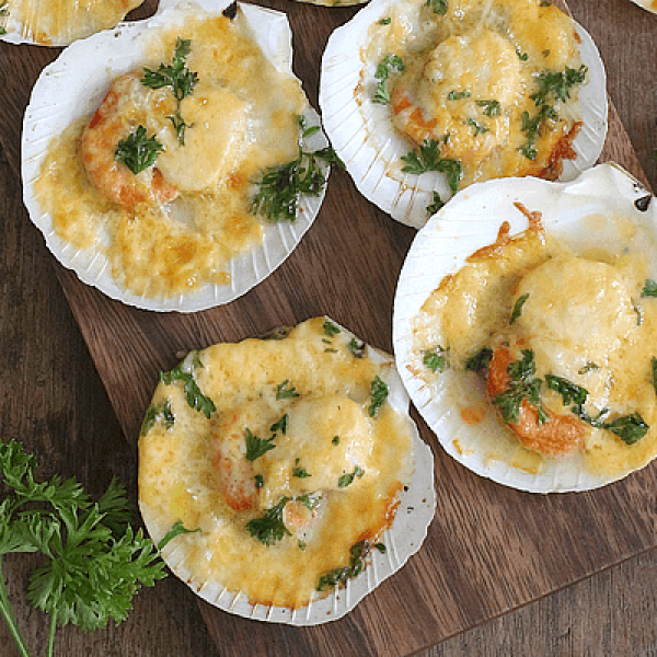 Sò điệp Nhật đút lò phô mai trứng cá chuồn