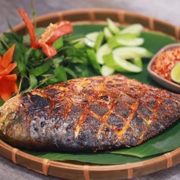 Cá mú đen/ Cá mú sao đỏ nướng muối ớt