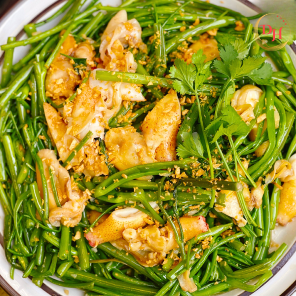 Tu hài trắng xào rau muống